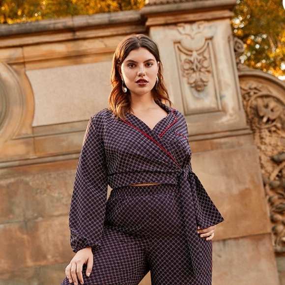 Pajama style wrap crop top - Picture 2 of 4